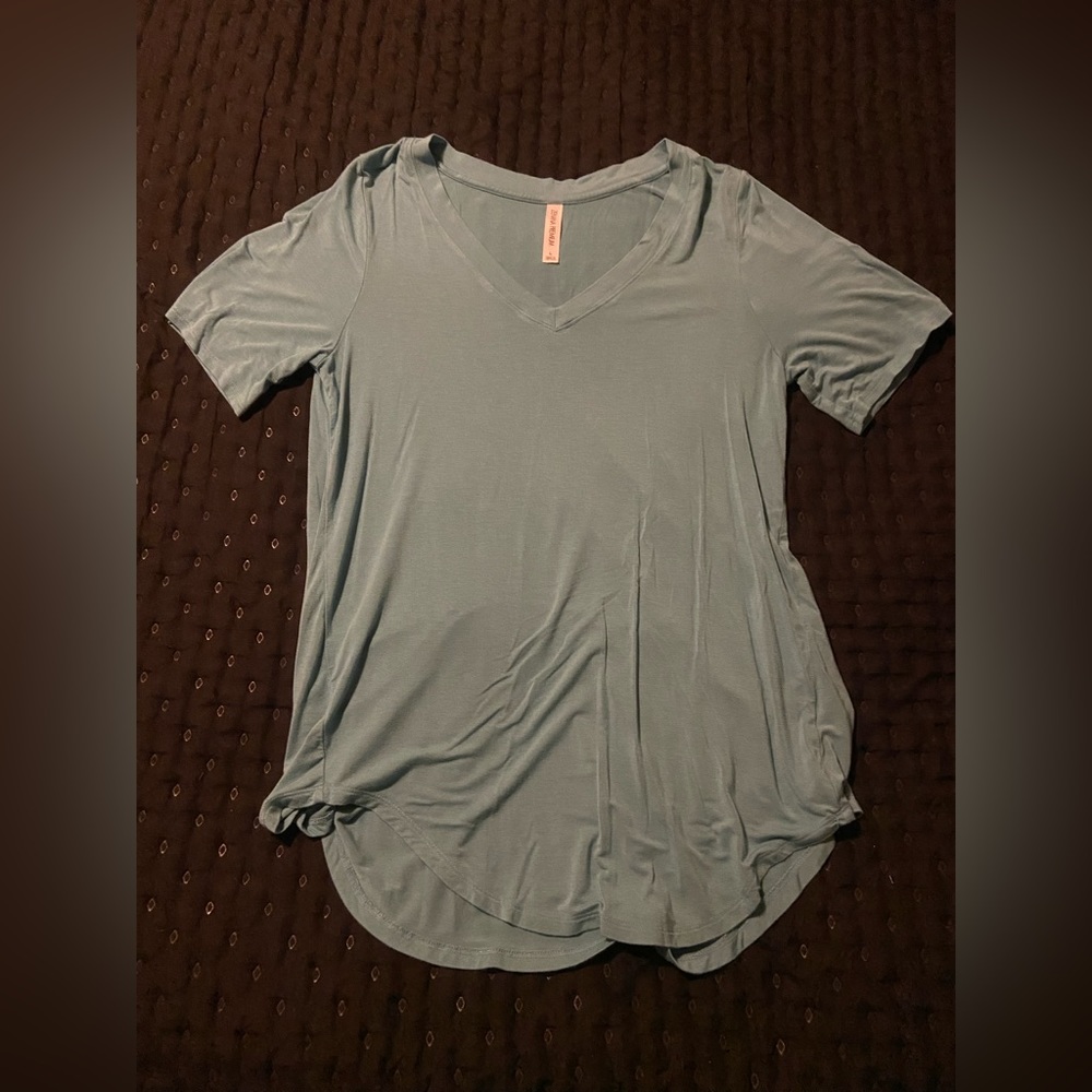 Blue Zenana Premium flowy shirt. Size Large.